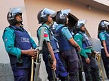 Представитель полиции Бангладеш Мирза Абдулахель Баки после встречи с ФБР заявил, что к краже причастны преступники из шести стран. "Это крупнейшее транснациональное преступление в истории Бангладеш, поэтому мы нуждаемся в помощи ФБР"