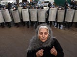 Ситуация в поселке Плеханово под Тулой, где местная цыганская диаспора устроила "газовый бунт", окончательно стабилизировалась. Усиленные патрули полиции, ранее направленные на место двухдневных волнений, покинули населенный пункт Ситуация в поселке Плеханово под Тулой, где местная цыганская диаспора устроила "газовый бунт", окончательно стабилизировалась. Усиленные патрули полиции, ранее направленные на место двухдневных волнений, покинули населенный пункт