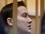 По словам задержанного, он стоял с плакатом в поддержку Надежды Савченко, которой суд сегодня вынес обвинительный приговор
