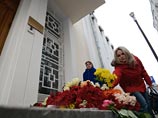 Москвичи несут цветы к посольству Бельгии в память о жертвах серии терактов в Брюсселе, которые произошли 22 марта в аэропорту и в метро и унесли жизни 34 человек