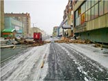 Один человек погиб и еще трое серьезно пострадали в городе Норильске Красноярского края в результате падения кровли жилого дома, сорванной порывом ветра