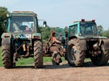Около 100 фермеров из девяти районов Краснодарского края высказали желание провести тракторный пробег до столицы, чтобы обратиться к президенту Владимиру Путину