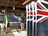 Новозеландцы решили оставить себе старый "колониальный" флаг Новозеландцы решили оставить себе старый "колониальный" флаг