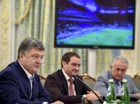 Критики воинственной политики Порошенко с сарказмом отмечают: президент вооружил футболистов для того, чтобы они сами как-нибудь добыли себе премиальные