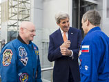 После этого Керри встретился с российским космонавтом Михаилом Корниенко и американским астронавтом Скоттом Келли