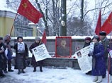 Как сообщает "Ведомости", позитивную оценку деятельности Сталина, по данным на март 2016 года, дают 54% опрошенных. Примерно столько же респондентов считают его мудрым руководителем, который привел СССР к процветанию Как сообщает "Ведомости", позитивную оценку деятельности Сталина, по данным на март 2016 года, дают 54% опрошенных. Примерно столько же респондентов считают его мудрым руководителем, который привел СССР к процветанию