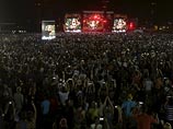 Легендарная британская рок-группа Rolling Stones собрала на концерте в Гаване до полумиллиона человек: он прошел под открытым небом на заполненном до отказа бейсбольном стадионе в столице Кубы Легендарная британская рок-группа Rolling Stones собрала на концерте в Гаване до полумиллиона человек: он прошел под открытым небом на заполненном до отказа бейсбольном стадионе в столице Кубы