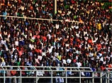 В Нигерии состоялся футбольный матч на стадионе переполненном в три раза