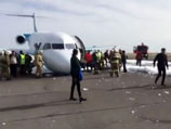 В аэропорту столицы Казахстана Астаны самолет с более чем сотней пассажиров на борту приземлился без переднего шасси