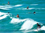 Австралийский актер Хью Джекман спас своего сына и других отдыхающих во время неожиданного отливного течения, поднявшего волны на сиднейском пляже