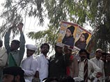 Беспорядки начались в воскресенье, 27 марта, в соседнем с Исламабадом городе Равалпинди, передает Tribune. Сторонники покойного исламиста собрались там сначала на молитву об усопшем, а затем двинулись к столице страны