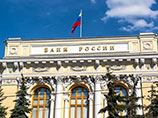 В феврале этого года глава юридического отдела Центробанка Алексей Гузнов признавал, что регулятор рассматривает варианты с повышением порога идентификации при обмене валюты с 15 тысяч до 40 тысяч рублей