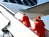 Команда сервиса по поиску и сравнению цен на авиабилеты Jetcost, проведя исследование привычек и пристрастий стюардов и стюардесс, выяснила, что большинство бортпроводников (89%) нарушали должностные инструкции