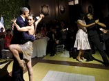 В свою очередь, партнер танцовщицы Хосе Лугонес пригласил на танец Мишель Обаму