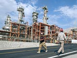Цена на нефть падает на фоне нерешительности стран по поводу замораживания добычи Цена на нефть падает на фоне нерешительности стран по поводу замораживания добычи
