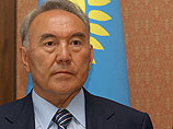 Назарбаев подарил Обаме картину известного казахстанского художника Куюкова, рисующего без рук Назарбаев подарил Обаме картину известного казахстанского художника Куюкова, рисующего без рук