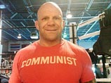 Американский боец смешанных единоборств Джефф Монсон, тело которого украшают татуировки Маркса, Ленина и Энгельса, собирается вступить в ряды КПРФ