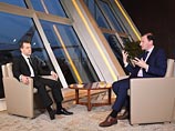 Премьер Дмитрий Медведев заявил, что Россия продолжит поставки оружия конфликтующим из-за Нагорного Карабаха Армении и Азербайджану. По его словам, если поставки прекратить, ситуация станет только хуже