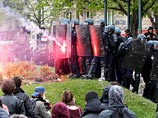 В Париже антиправительственные демонстрации против трудовой реформы обернулись столкновениями с полицией. Против активистов применили слезоточивый газ, среди полицейских есть раненые