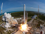 Принадлежащий компании SpaceX грузовой корабль стартовал в пятницу с космодрома на мысе Канаверал (штат Флорида) на ракете Falcon 9