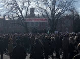 Около тысячи человек пришли на митинг против изъятия земель у Тимирязевской сельхозакадемии Около тысячи человек пришли на митинг против изъятия земель у Тимирязевской сельхозакадемии
