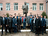 В Москве открыли трехметровый бронзовый памятник лидеру ЛДПР Владимиру Жириновскому, изготовленный к 70-летию политика скульптором Зурабом Церетели