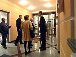 Как сообщают корреспонденты телекомпании НТВ, судебные приставы исполняют решение арбитражного суда, наложившего арест на акции "Медиа-Моста" Как сообщают корреспонденты телекомпании НТВ, судебные приставы исполняют решение арбитражного суда, наложившего арест на акции "Медиа-Моста"