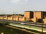 Боевики группировки "Исламское государство" (ИГ, ИГИЛ, ДАИШ, запрещена в России) разрушили древний памятник архитектуры в иракском городе Мосул. Объект, известный под названием "Врата Бога", был построен более двух тысяч лет назад