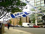 На этот час никто так и не взял на себя ответственность за этот террористический акт, однако подозрения в первую очередь пали на полувоенную группировку боевиков Северной Ирландии На этот час никто так и не взял на себя ответственность за этот террористический акт, однако подозрения в первую очередь пали на полувоенную группировку боевиков Северной Ирландии
