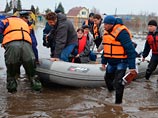 В России борются с паводками: количество подтопленных домов почти достигло  тысячи