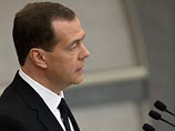 По словам Медведева, экономика РФ находится под жестким влиянием сразу нескольких негативных факторов: низкие цены на нефть и другое сырье, санкционное давление, нестабильность и непредсказуемость глобальных рынков