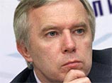 "Если эта информация подтвердится, предлагаю его исключить из партии за слабоумие", - написал советник спикера Госдумы Юрий Шувалов