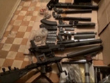Кризис обезоруживает: в Подмосковье при выселении "ипотечного" должника найдено 12 пистолетов и винтовок (ВИДЕО)
