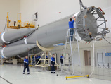 Первый коммерческий запуск тяжелой ракеты-носителя "Ангара-А5" с телекоммуникационным спутником Анголы Angosat-1 из-за неготовности ракеты не состоится ни в конце 2016 года, как сообщал "Роскосмос", ни в начале 2017 года,