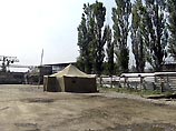 Неподалеку от расположения воинской части внутри осветительного столба нашли радиоуправляемый фугас, состоящий из трех килограммов тротила, заложенного прямо в пожарный шланг, электродетонаторы и радиоприемник Неподалеку от расположения воинской части внутри осветительного столба нашли радиоуправляемый фугас, состоящий из трех килограммов тротила, заложенного прямо в пожарный шланг, электродетонаторы и радиоприемник
