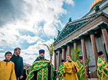 В Вербное воскресенье, в Исаакиевском соборе Санкт-Петербурга была совершена божественная литургия для детей, которую возглавил ключарь храма протоиерей Алексий Исаев