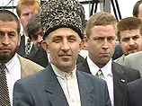 Как утверждает Масхадов, решение одно - вывод российской армии из Чечни. И поэтому лидер сепаратистов предлагает российскому руководству сесть за стол переговоров без предварительных условий Как утверждает Масхадов, решение одно - вывод российской армии из Чечни. И поэтому лидер сепаратистов предлагает российскому руководству сесть за стол переговоров без предварительных условий
