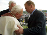 Иоанн Павел II завершил свой визит на Украину и отбыл из Львова в Рим