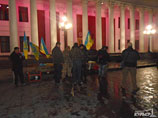 В ночь на 26 апреля, по словам губернатора, "титушки" якобы с санкции городской мэрии разогнали и избили протестующих против главы города Геннадия Труханова