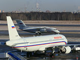 Приехав во "Внуково", она прибилась к взрослым пассажирам и с ними прошла предполетный досмотр, а потом заняла место в очереди к самолету "России" FV 6052 до Петербурга Приехав во "Внуково", она прибилась к взрослым пассажирам и с ними прошла предполетный досмотр, а потом заняла место в очереди к самолету "России" FV 6052 до Петербурга
