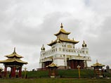 Стоит отметить, судя по данным электронных поисковых сетей, тибетскую медицину в Калмыкии практикуют священнослужители центрального хурула "Золотая обитель будды Шакьямуни"