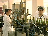 Такие этикетки, по словам французского предпринимателя, дезориентировали покупателей, что сказалось на снижении объемов продаж ереванского завода Такие этикетки, по словам французского предпринимателя, дезориентировали покупателей, что сказалось на снижении объемов продаж ереванского завода
