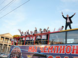 В Альметьевске на заокеанский манер отпраздновали победу хоккейного клуба (ВИДЕО)