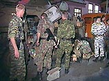 После многочасовых переговоров с террористами правоохранительным органам удалось добиться освобождения одного из заложников После многочасовых переговоров с террористами правоохранительным органам удалось добиться освобождения одного из заложников
