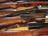 Полиция задержала петербуржца, хранившего пушку, гранатомет, пулемет, автоматы и более 20 винтовок