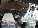 В Крыму за привезенной с материка Царь-пасхой выстроилась 100-метровая очередь В Крыму за привезенной с материка Царь-пасхой выстроилась 100-метровая очередь