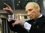 В Москве напали на юношу в маске президента России Владимира Путина