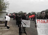 Как сообщает ТАСС со ссылкой на Генеральный инспекторат полиции Молдавии, вмешательство полиции предотвратило столкновения. Демонстранты скандировали "Стоп НАТО!", "Go home!", "Долой НАТО!", "Молдова - нейтральная страна!", "Нет НАТО!"