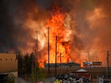 В Канаде  лесной пожар привел к эвакуации целого города с 80 тыс. жителей