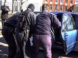 В ФСБ отмечают, что у подозреваемых в ходе обысков было изъято большое количество оружия и взрывчатых веществ. Задержанные уже начали давать признательные показания В ФСБ отмечают, что у подозреваемых в ходе обысков было изъято большое количество оружия и взрывчатых веществ. Задержанные уже начали давать признательные показания